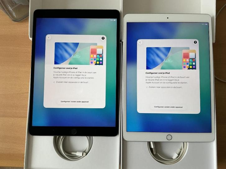 2 IPads, Computers en Software, Apple iPads, Gebruikt, Apple iPad Air, Wi-Fi en Mobiel internet, 10 inch, 64 GB, Zilver, Ophalen