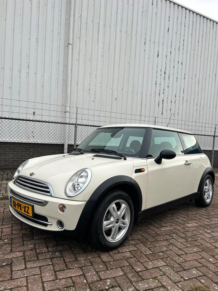 Mini 1.6 16V ONE 2004 Wit, Auto's, Mini, Particulier, Benzine, D, Hatchback, Handgeschakeld, Origineel Nederlands, Wit, Voorwielaandrijving