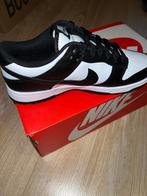 Nike dunk low black white M Panda 44, Nieuw, Sneakers of Gympen, Nike, Zwart
