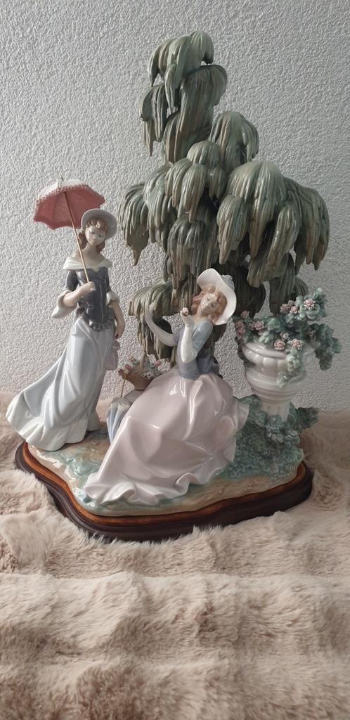 Lladro 'Ladies under the willow' Porseleinen Beeld, Antiek en Kunst, Antiek | Porselein, Ophalen of Verzenden