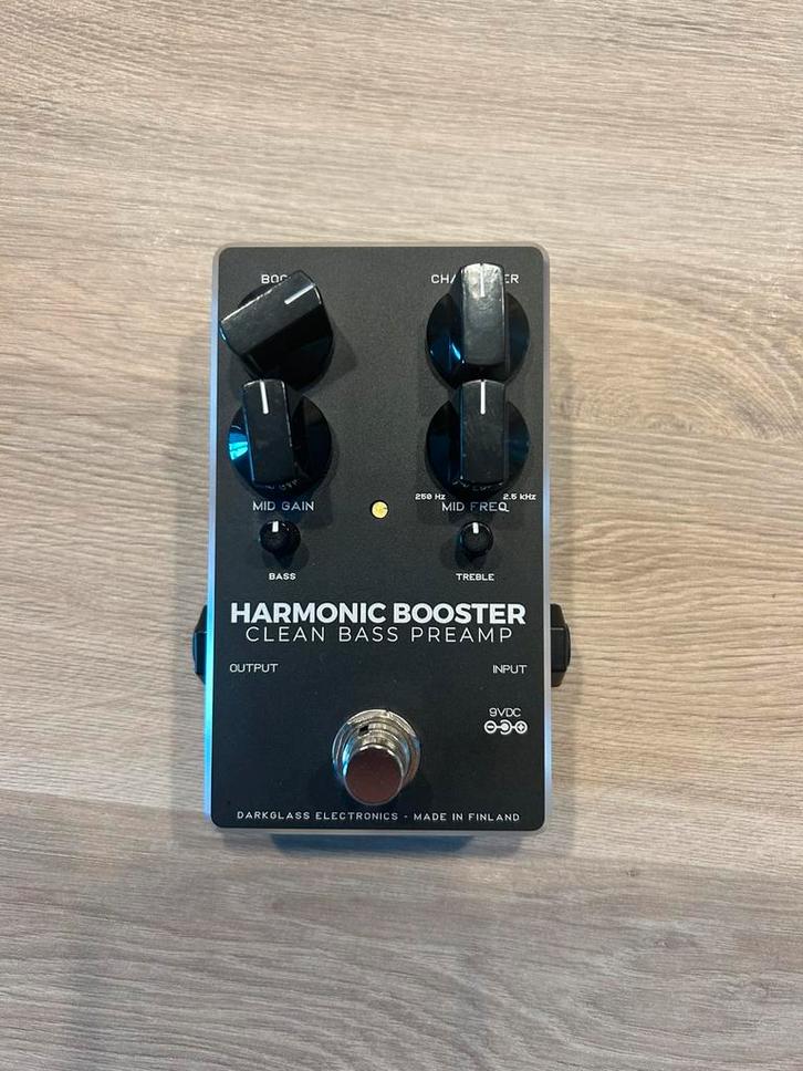 Darkglass Harmonic Booster bass guitar preamp, Muziek en Instrumenten, Effecten, Zo goed als nieuw, Equalizer, Ophalen of Verzenden