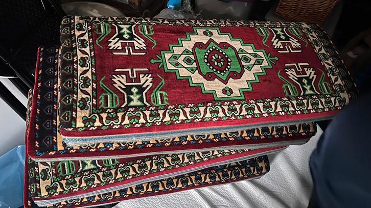 4 Turkse vloer- en rugkussens. Traditionele stijl, Huis en Inrichting, Stoffering | Tapijten en Kleden, Zo goed als nieuw, 100 tot 150 cm