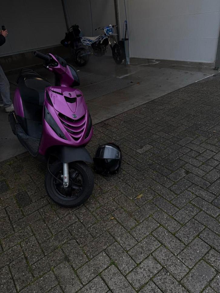 Piaggio Zip 125 2T, Fietsen en Brommers, Scooters | Piaggio, Zo goed als nieuw, Zip, Maximaal 25 km/u, Tweetakt, Ophalen