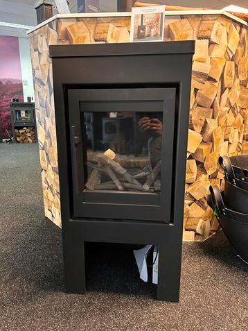 Buntfires Flores 6 gas, showmodel gebrand