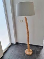 Houten vloerlamp - boomstronk boomstam 1.34m + kap, Huis en Inrichting, Lampen | Vloerlampen, Ophalen, Zo goed als nieuw