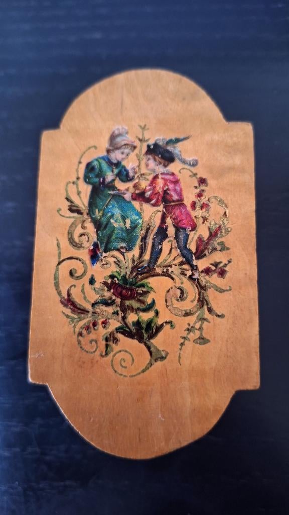 Antiek poppenhuis tafeltje met romantisch tafereel, Verzamelen, Ophalen of Verzenden, Gebruikt, Poppenhuis