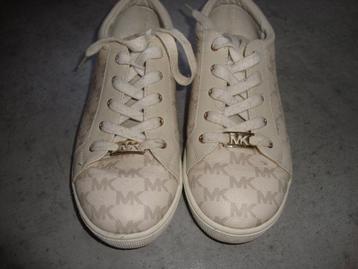 Michael Kors beige Logo Sneakers beschikbaar voor biedingen