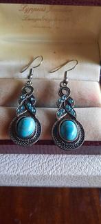 Vintage Victoriaanse oorbellen, met turquoise howliet., Ophalen of Verzenden, Overige materialen, Oorbellen