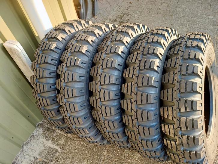 Nog enkele NIEUWE NATO banden Nekaf M38a1 Kaiser Willys, Auto-onderdelen, Klein materiaal, Jeep, Nieuw, Ophalen of Verzenden