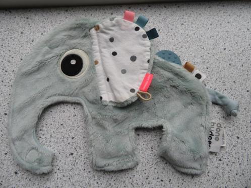 Knuffeldoek olifant merk Done by Deer bydeer speendoek groen, Kinderen en Baby's, Speelgoed | Knuffels en Pluche, Zo goed als nieuw