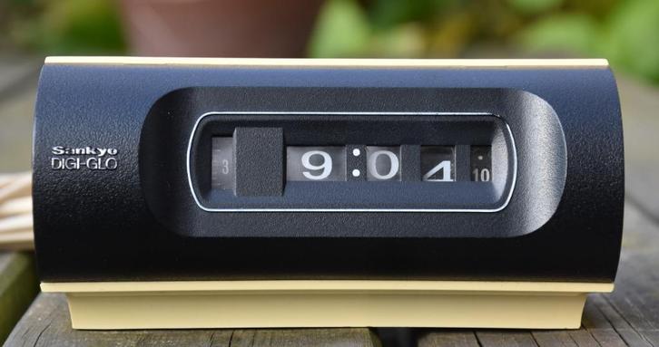 Vintage  Klokwekker Sankyo  Rollover, Huis en Inrichting, Woonaccessoires | Klokken, Gebruikt, Wekker of Tafelklok, Digitaal, Ophalen