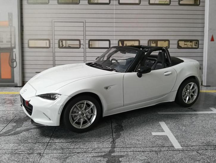 Mazda MX-5 First:18, Hobby en Vrije tijd, Modelauto's | 1:18, Zo goed als nieuw, Auto, Overige merken, Ophalen of Verzenden