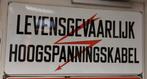 Emaille reclame bord LEVENSGEVAARLIJK - HOOGSPANNINGSKABEL, Ophalen, Zo goed als nieuw, Reclamebord