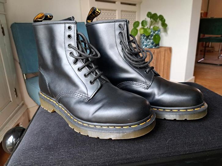 Dr. Martens - mt 43 - 1460 Airwair - Iconische Boots - ZGAN, Kleding | Dames, Schoenen, Zo goed als nieuw, Zwart, Ophalen of Verzenden