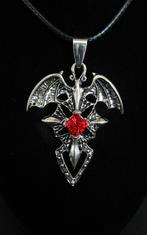 Tribal met Vleugels en Rode Steen Ketting- Gothic, Punk, Emo, Overige materialen, Nieuw, Ophalen of Verzenden, Met strass