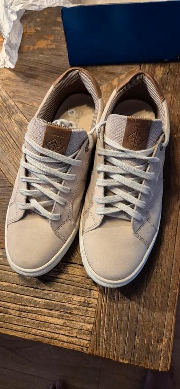 Sportschoenen  beschikbaar voor biedingen