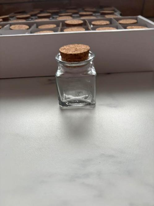 Kleine glazen vierkante potjes met kurk, Huis en Inrichting, Keuken | Keukenbenodigdheden, Zo goed als nieuw, Ophalen