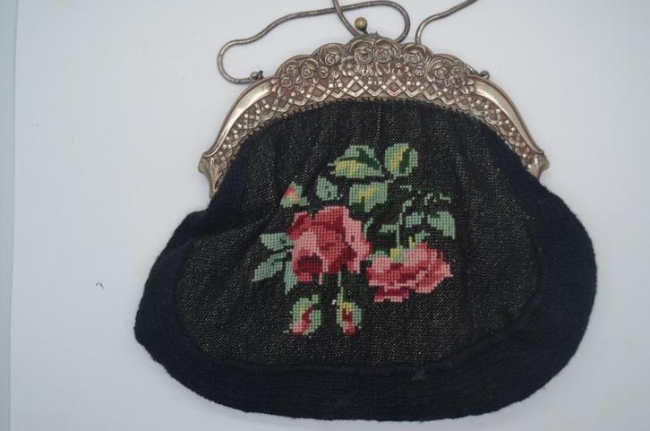 Oude beugeltas met klein mankement en een foto!, Antiek en Kunst, Antiek | Kleding en Accessoires, Dames, Ophalen of Verzenden
