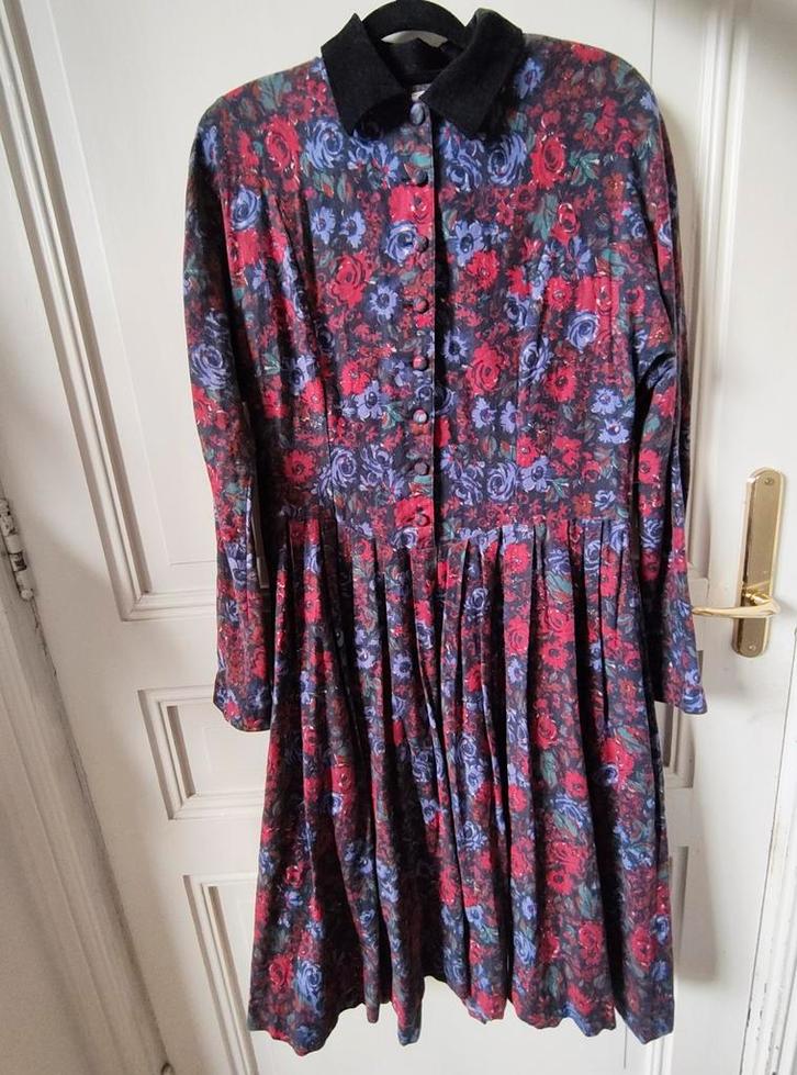 Vintage Laura Ashley jurk bloemen katoen & fluweel, Kleding | Dames, Jurken, Zo goed als nieuw, Maat 38/40 (M), Overige kleuren