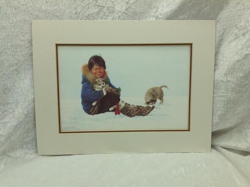 Inuit boy with puppies, Dorothy Francis, gallery print, Huis en Inrichting, Woonaccessoires | Schilderijen, Tekeningen en Foto's