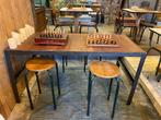 Industriele tafel met ijzeren frame en hardhouten blad, Antiek en Kunst, Ophalen