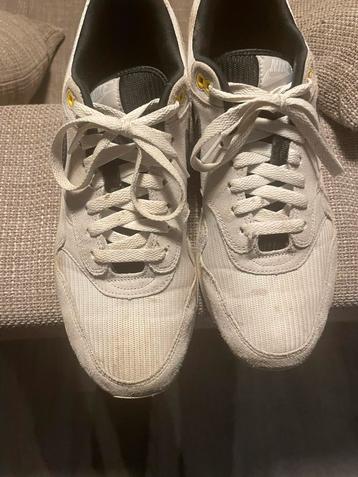 Schoenen opknappen beschikbaar voor biedingen