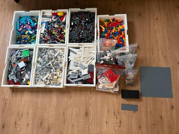 Los Lego (ongeveer 13kg, plates, bricks, wedges, slopes etc) beschikbaar voor biedingen