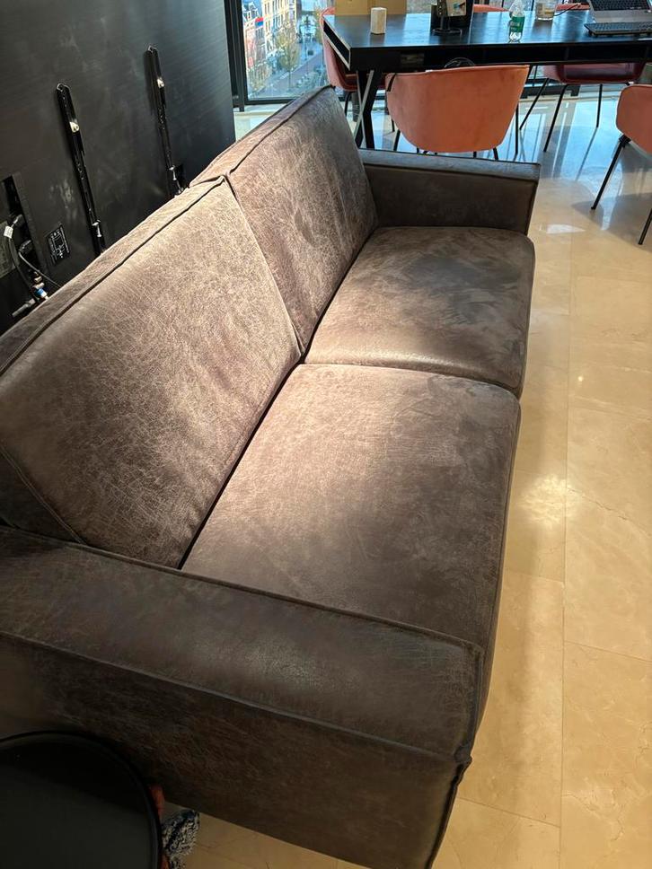 Bankstel + poef (2 banken) - Kunstleer, grijs, Huis en Inrichting, Banken | Bankstellen, Zo goed als nieuw, Rechte bank, Driepersoons