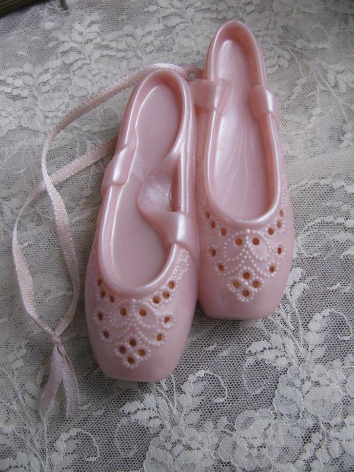 Vintage Pomander - AVON Pirouette / Roze Balletschoenen, Antiek en Kunst, Curiosa en Brocante, Verzenden