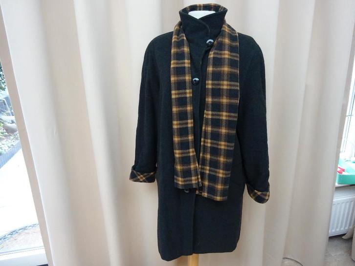 Antacietgrijs gevoerde winterjas met sjaal - maat 42 / 44, Kleding | Dames, Jassen | Winter, Zo goed als nieuw, Maat 42/44 (L)