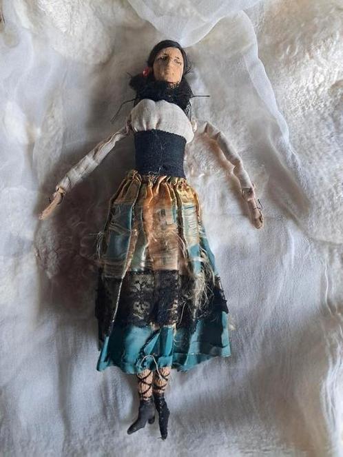 Antiek handgemaakt popje, van oude stoffen en zijde!, Antiek en Kunst, Curiosa en Brocante, Ophalen of Verzenden