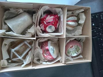 doos NR Z8 bestaat uit 6 oude glazen kerstballen  beschikbaar voor biedingen
