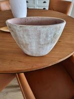 Ovale bloempot goudkleurige
Lengte 32 cm
Hoogte 24 cm, Ophalen of Verzenden, Zo goed als nieuw