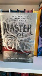 Master of one fairyloot special edition, Boeken, Fantasy, Ophalen of Verzenden, Zo goed als nieuw