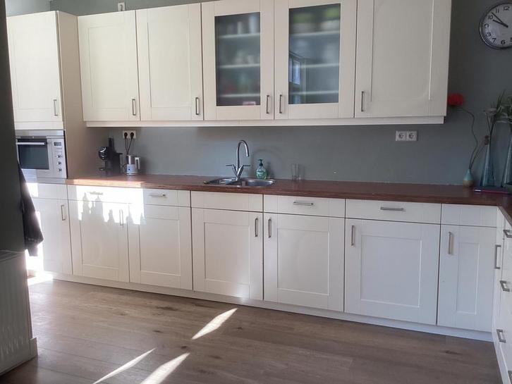 Nog prima hoekkeuken met houtlook aanrechtblad, Huis en Inrichting, Keuken | Complete keukens, Gebruikt, Hoekkeuken, Crème, Kunststof