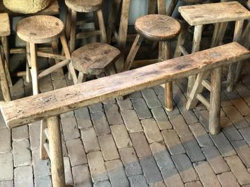 IEDER BANKJE IS UNIEK; oud houten bankje ROBUUST STOER beschikbaar voor biedingen
