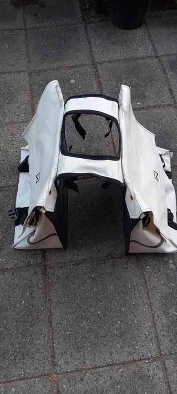 WITTE REFLECTEREN STEVIGE FIETSTASSEN.  beschikbaar voor biedingen