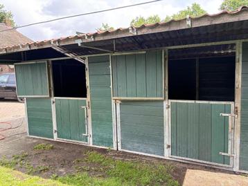 Buitenstal | 2 boxen | 3000 x 3000mm | Gebruikt beschikbaar voor biedingen