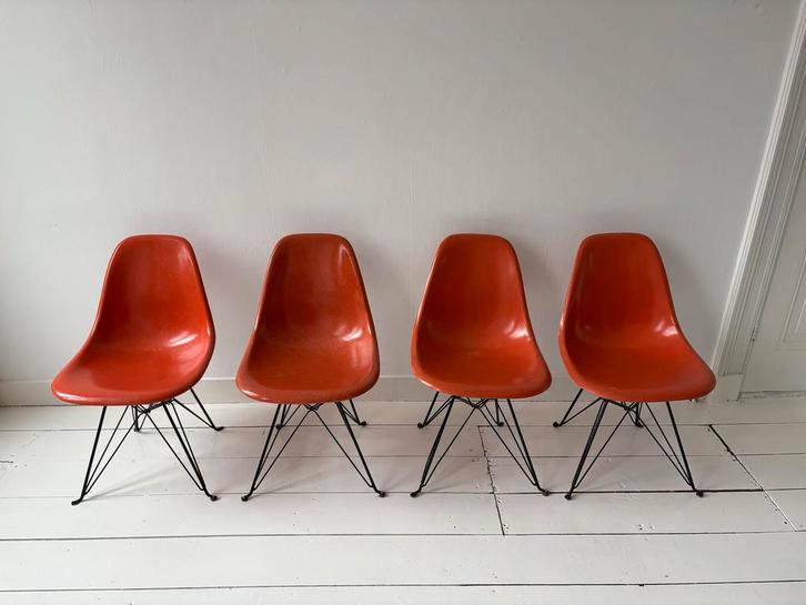 4 Vintage Eames DSR Stoelen - Oranje Herman Miller, Huis en Inrichting, Stoelen, Gebruikt, Vier, Kunststof, Overige kleuren, Ophalen of Verzenden