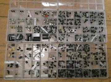 4 Assortiement Dozen met Transistors Retro Vintage NOS beschikbaar voor biedingen