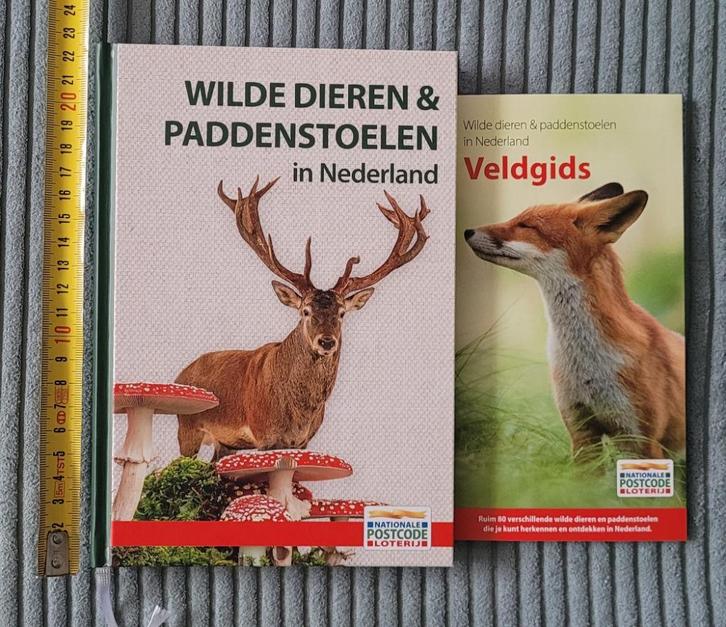 Boek postcodeloterij: Wilde dieren & paddenstoelen, veldgids, Boeken, Natuur, Nieuw, Natuur algemeen, Ophalen of Verzenden