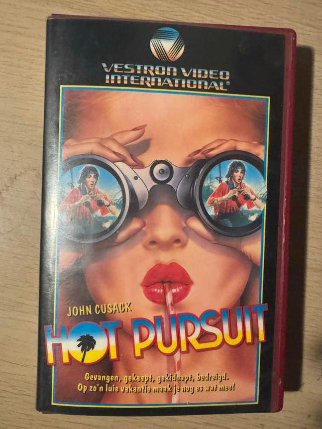 Hot Pursuit VHS - John Cusack ex rental, Cd's en Dvd's, VHS | Film, Zo goed als nieuw, Actie en Avontuur, Vanaf 12 jaar, Verzenden