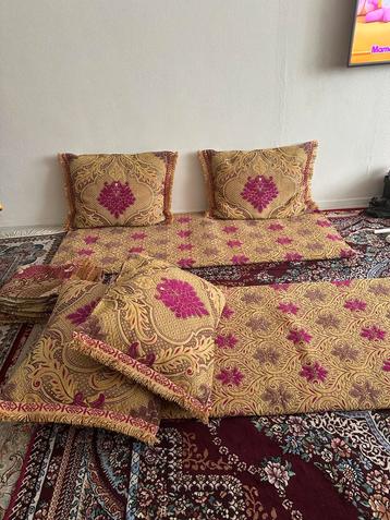 Oosterse Zitkussenset/dunne zitmatrassen beschikbaar voor biedingen