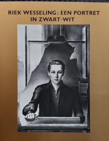 Riek Wesseling een portret in zwart wit beschikbaar voor biedingen