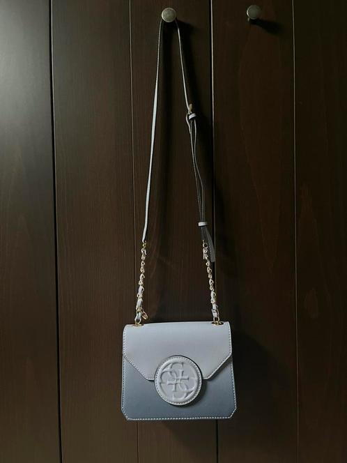 Guess tas crossbody blauw, Sieraden, Tassen en Uiterlijk, Tassen | Damestassen, Zo goed als nieuw, Schoudertasje, Blauw, Ophalen of Verzenden