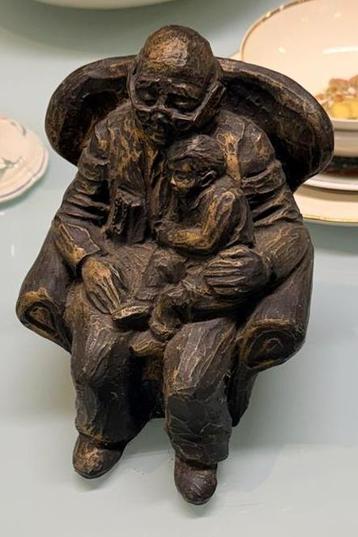 Bronzen Beeld: Grootvader met Kleinkind beschikbaar voor biedingen