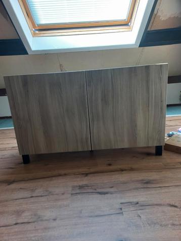 Ikea tv-meubel met Planken beschikbaar voor biedingen