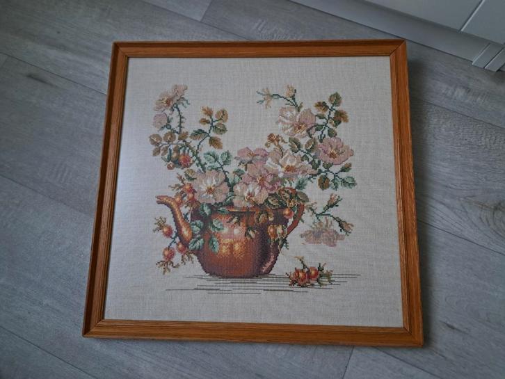 Vintage geborduurd schilderij theepot bloemen 43 bij 42 cm, Huis en Inrichting, Woonaccessoires | Schilderijen, Tekeningen en Foto's