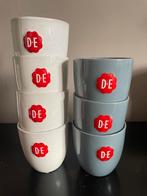 7 witte en grijze Douwe Egberts bekers, Huis en Inrichting, Keuken | Servies, Ophalen of Verzenden, Zo goed als nieuw, Overige stijlen