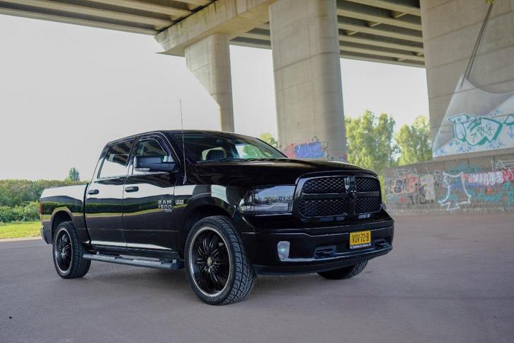 RAM 1500 SLT Crew Cab 5.7L HEMI V8 | 4x4 | 2023 | 83200km!, Auto's, Bestelauto's, Particulier, 4x4, ABS, Achteruitrijcamera, Adaptive Cruise Control